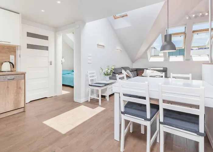 Cheerful Air Conditioned Apartment With Mezzanine And Parking - Old Town