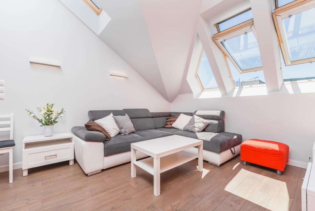 Cheerful Air Conditioned With Mezzanine And Parking - Old Town Apartment Krakow