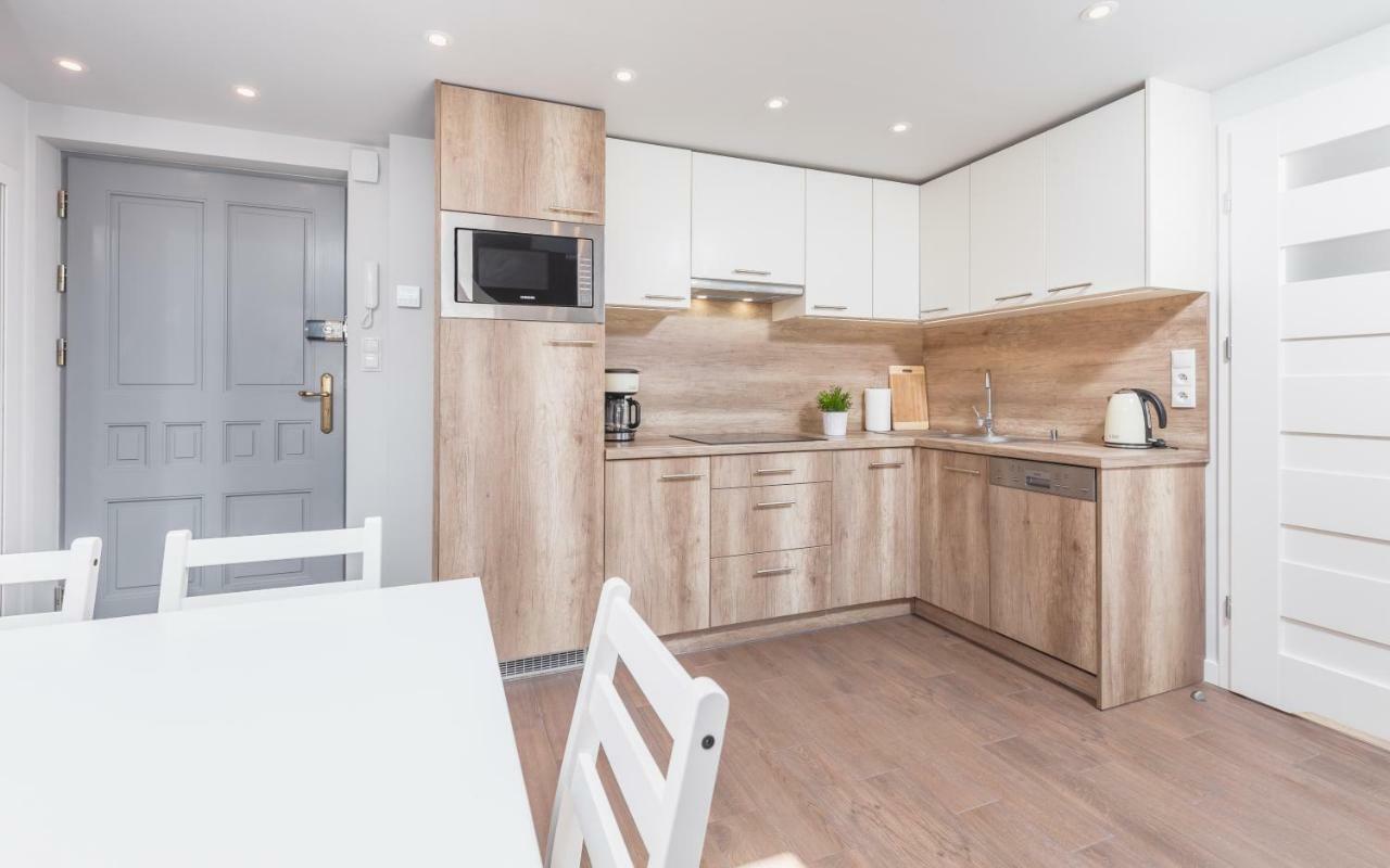 Cheerful Air Conditioned With Mezzanine And Parking - Old Town Apartmán