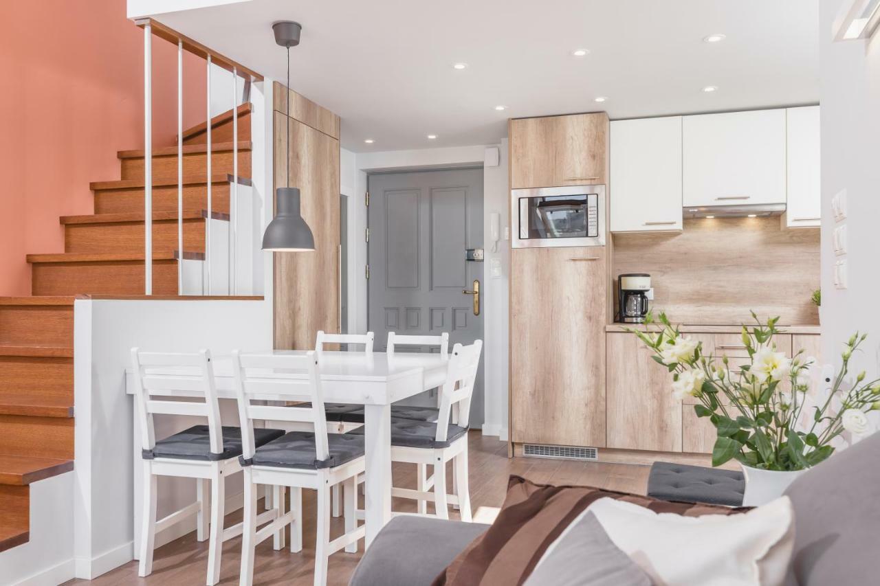 Cheerful Air Conditioned With Mezzanine And Parking - Old Town Apartment Krakow