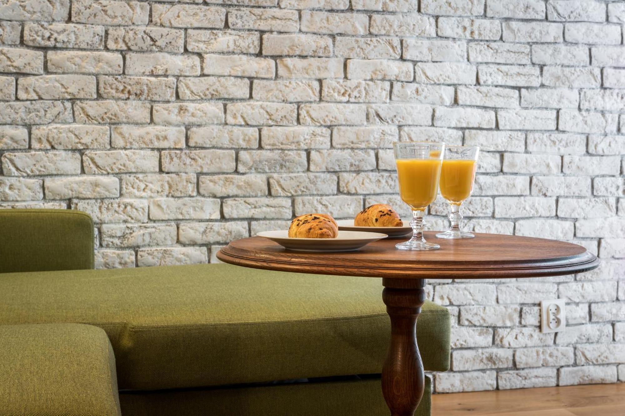 Cheerful Air Conditioned With Mezzanine And Parking - Old Town Apartmán *