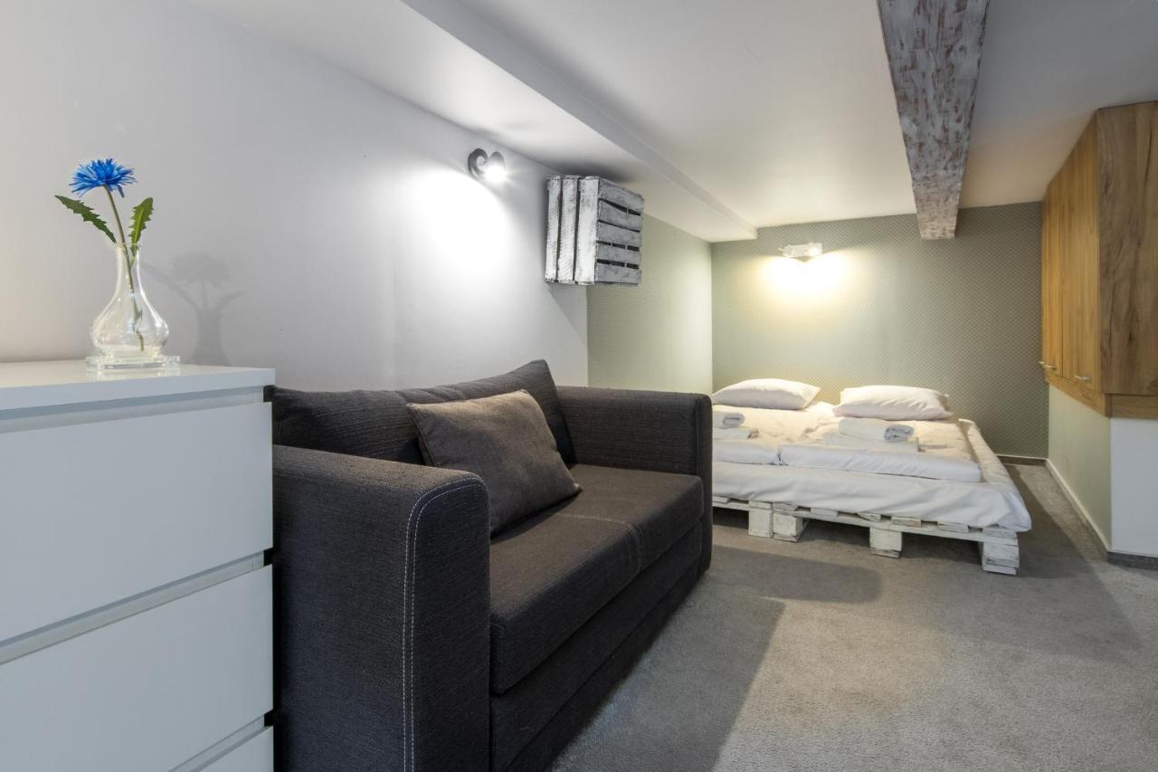 Cheerful Air Conditioned With Mezzanine And Parking - Old Town Apartment Krakow