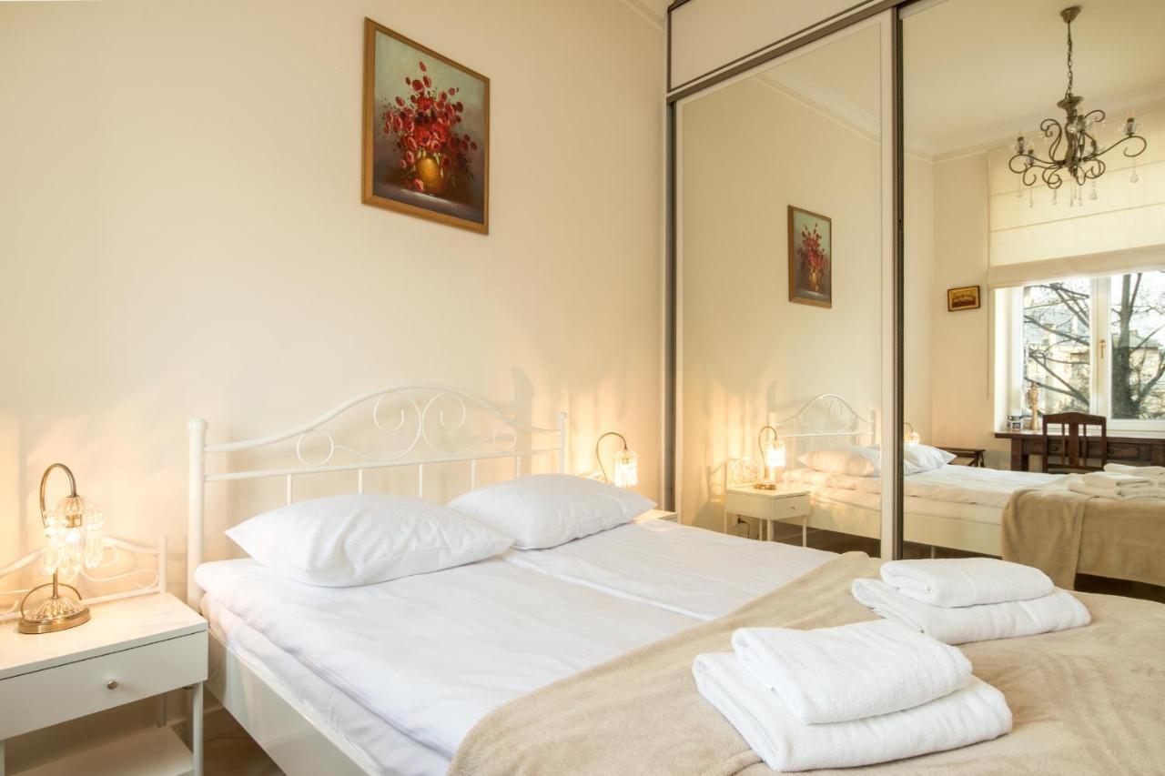 Cheerful Air Conditioned With Mezzanine And Parking - Old Town Apartment Krakow